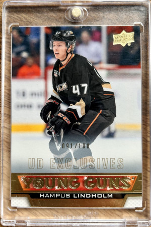 2013-14 Upper Deck Hampus Lindholm Young Guns Exclusive /100 front